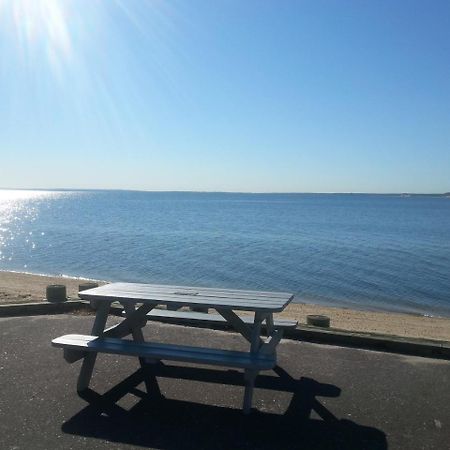 Bay Breeze Inn South Jamesport Экстерьер фото