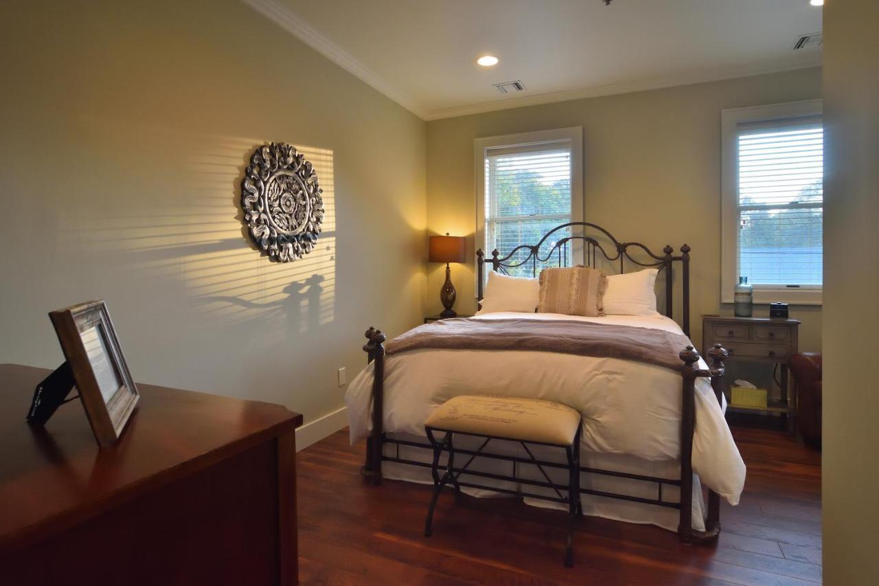 Bay Breeze Inn South Jamesport Экстерьер фото