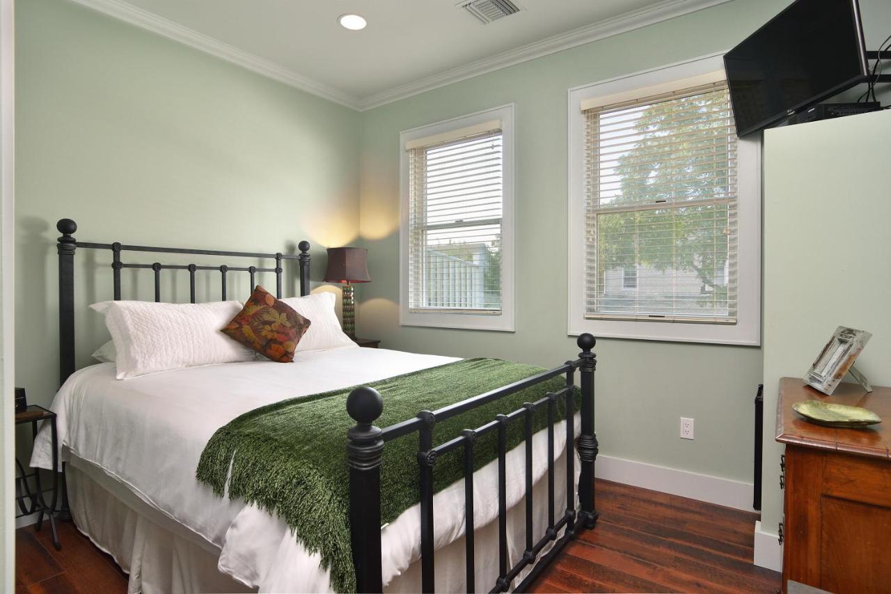 Bay Breeze Inn South Jamesport Экстерьер фото
