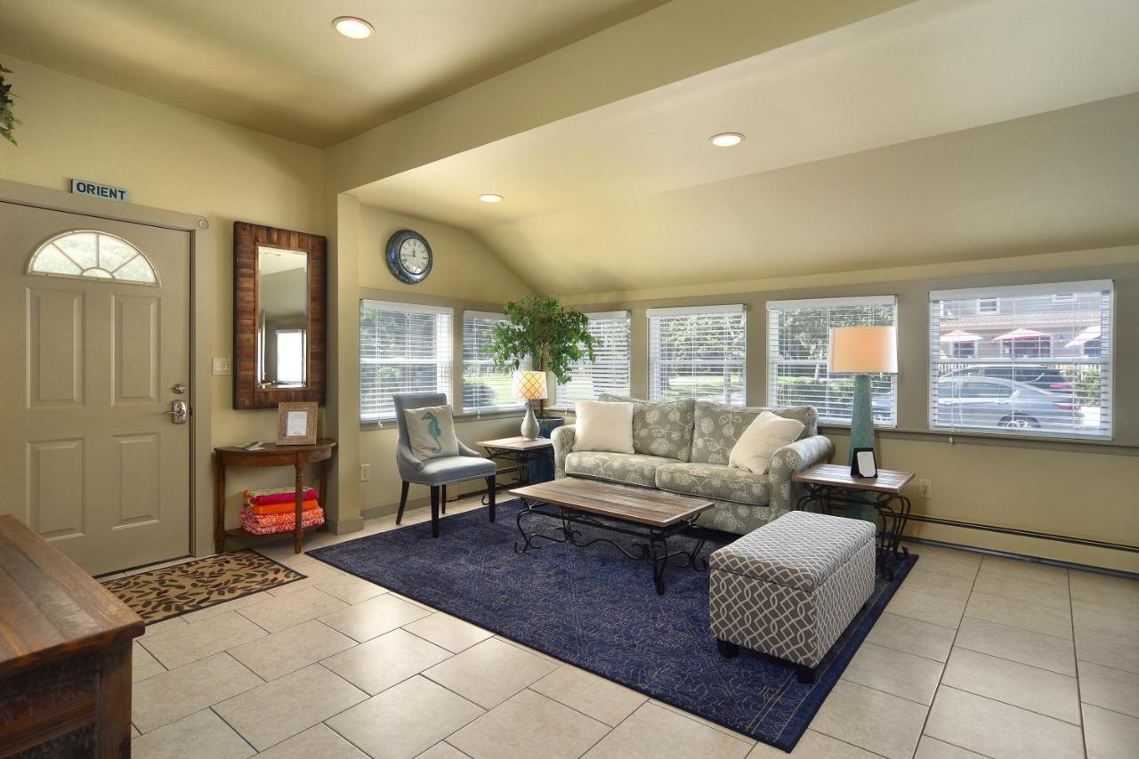Bay Breeze Inn South Jamesport Экстерьер фото