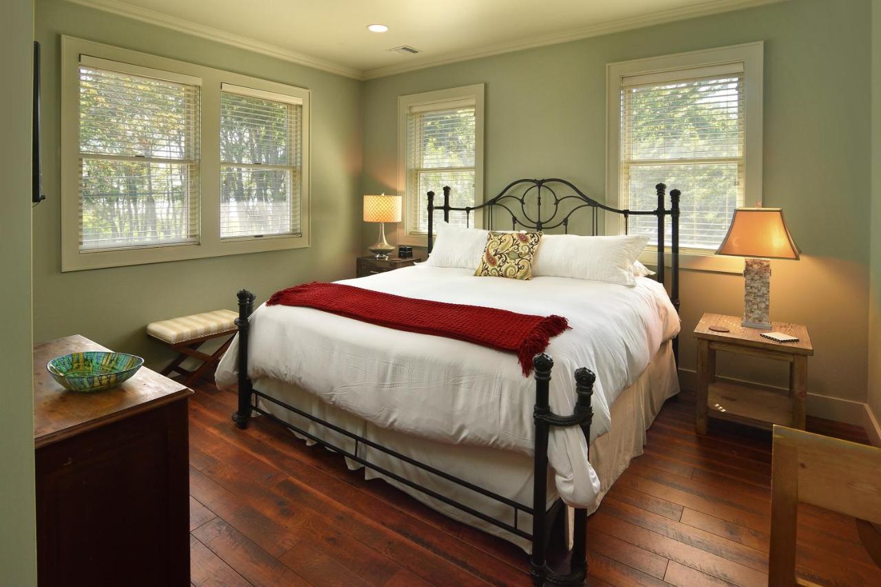 Bay Breeze Inn South Jamesport Экстерьер фото