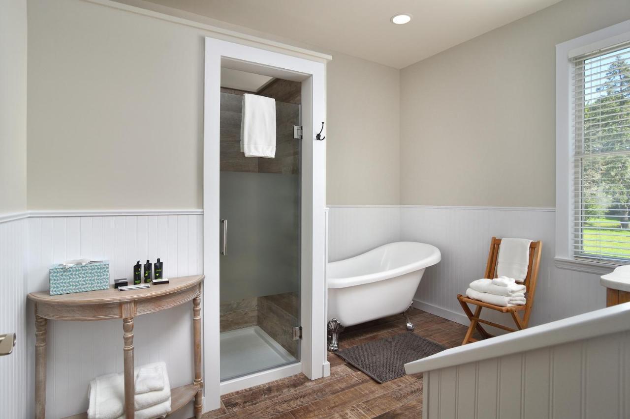 Bay Breeze Inn South Jamesport Экстерьер фото