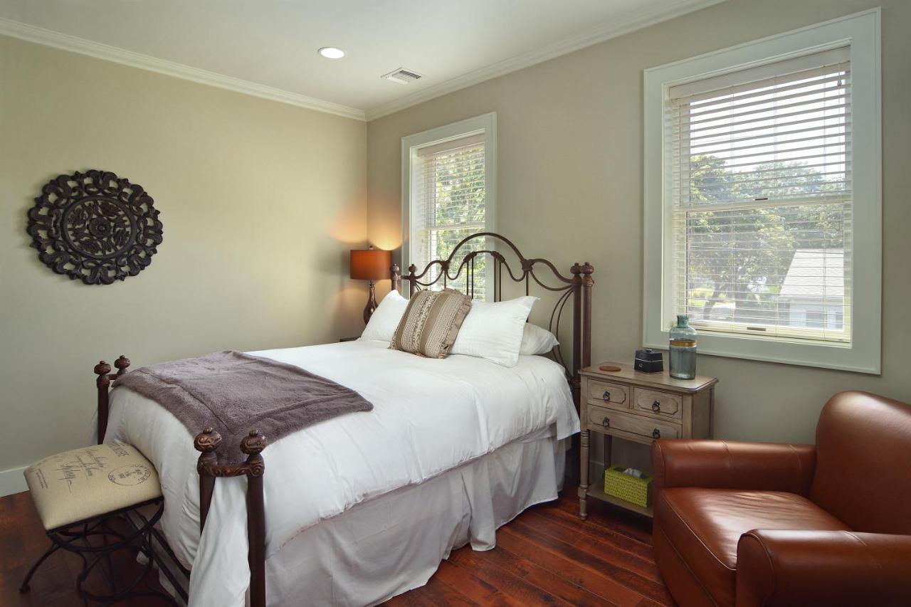 Bay Breeze Inn South Jamesport Экстерьер фото