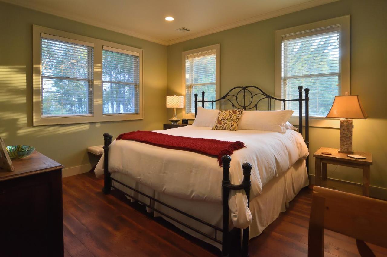 Bay Breeze Inn South Jamesport Экстерьер фото