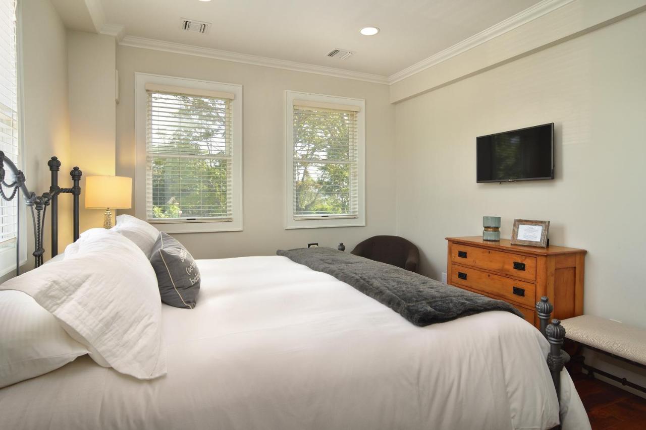 Bay Breeze Inn South Jamesport Экстерьер фото