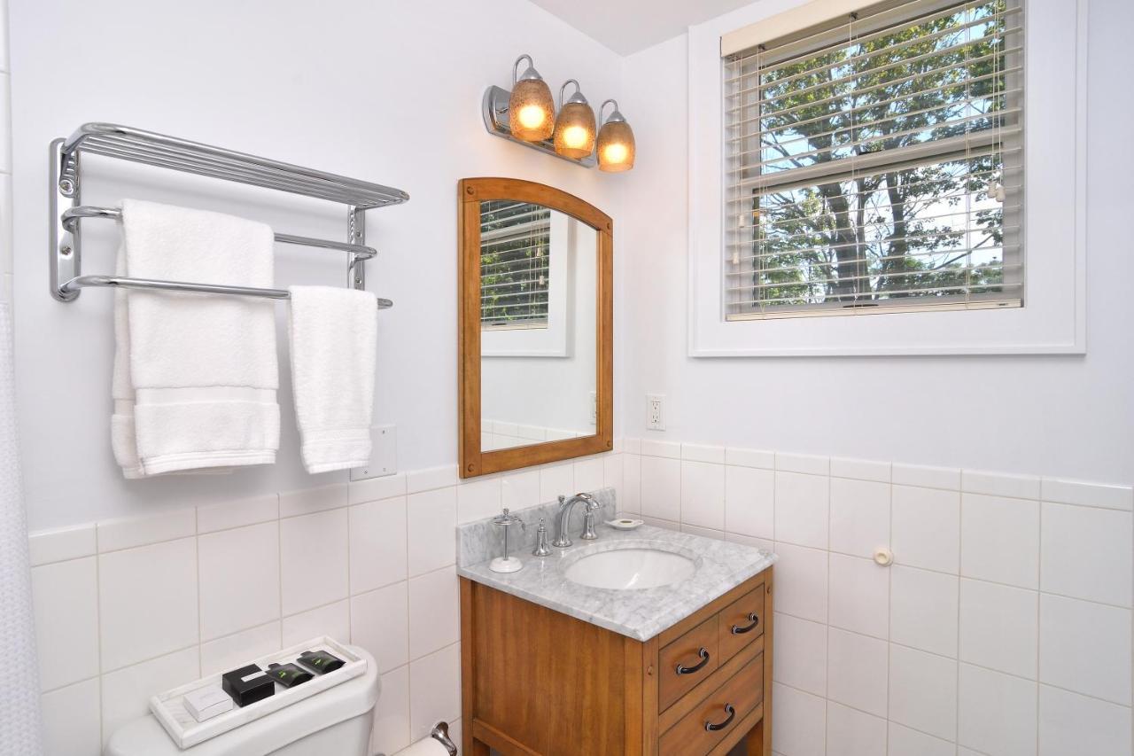 Bay Breeze Inn South Jamesport Экстерьер фото